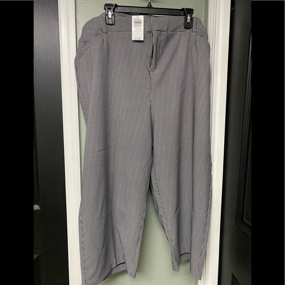 Torrid 22 houndstooth crop